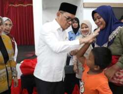 Kemensos Bersama Komisi VIII DPR Salurkan Bantuan Sosial bagi Warga Sumsel