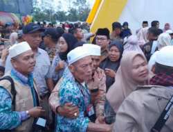 Sekda Adlisman Sambut Kepulangan 227 Jemaah Haji Dharmasraya