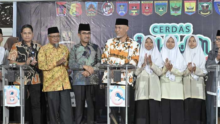 Gubernur Sumatera Barat, Mahyeldi membuka Lomba Cerdas Quran tingkat SMA/SMK/MA