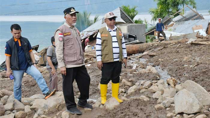 Gubernur Sumatera Barat, Mahyeldi Ansharullah kunjungi posko sekaligus meninjau lokasi terparah terdampak bencana longsor banjir bandang di Jorong Pantas