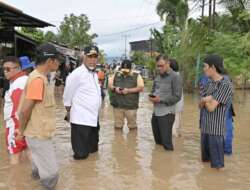 Gubernur Sumatera Barat, Mahyeldi Ansharullah Di Lokasi Banjir