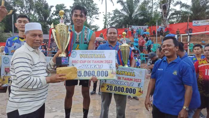 Tim Koto Sawah Juara Open Tournament Volleyball BBC CUP IX Ujung Gading