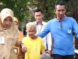 PSC 119 Sekayu Evakuasi Lansia Terlantar yang Idap Demensia