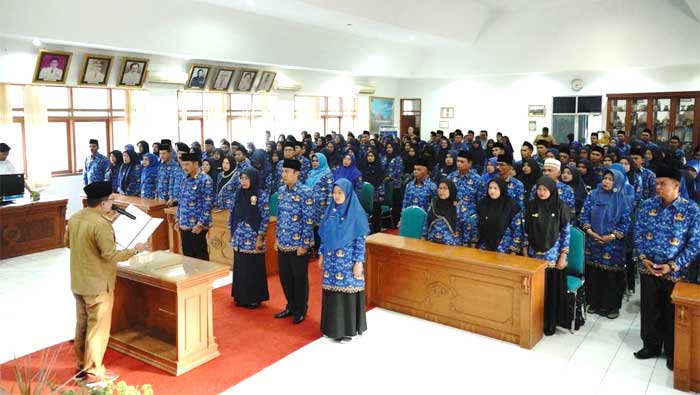 Bupati Tanah Datar Lantik 241 Kepala UPT SD dan SMP serta Pejabat Fungsional