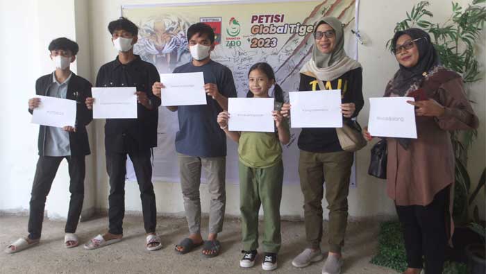 Hari Harimau Sedunia, Momentum Penyadartahuan Pentingnya Menjaga Habitat 1 Yayasan Jejak Harimau Sumatera bekerja sama dengan pengelola Taman Margasatwa dan Budaya Kinantan (TMSBK) Kota Bukittinggi, Sumatera Barat, peringati Hari Harimau Sedunia 2023