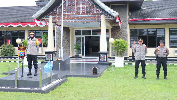 Kapolres Payakumbuh AKBP Wahyuni Sri Lestari, Kabag Ops Kompol Julianson dan Kabag SDM Kompol Eko Sulistyo awasi pelaksanaan pelatihan dalmas