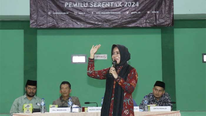 Rezka Oktoberia Gelar Sosialisasi dan Pendidikan Pemilih Pemilu 2024 bersama KPU 1 Rezka Oktoberia Gelar Sosialisasi dan Pendidikan Pemilih Pemilu 2024 bersama KPU