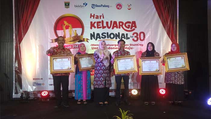 Solsel Raih Dua Penghargaan pada Puncak Peringatan Harganas