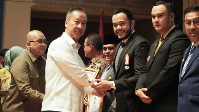 Wako Padang Panjang Terima Penghargaan Penggerak Koperasi Madya