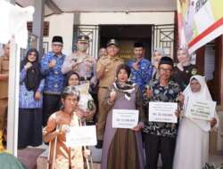 Warga Solsel Terima Bantuan Beras 35 Ton Lebih dari Badan Pangan Nasional