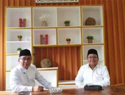 Ketua Umum Pengurus Besar Nahdlatul Ulama, Yahya Cholil Staquf Bersama Wakil Sekjen Sulaeman Tanjung