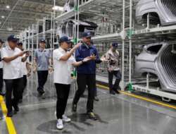 Mendag Zulkifli Hasan Saat Mengunjungi Pt Hyundai Motor Manufacturing Indonesia (Hmmi)