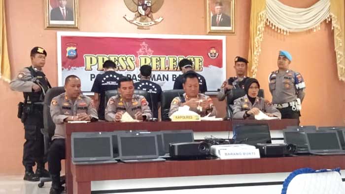 Konferensi pers Polres Pasaman Barat