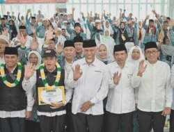 Gubernur Mahyeldi Sambut Kedatangan Jemaah Haji Kloter 1 Embarkasi Sumbar