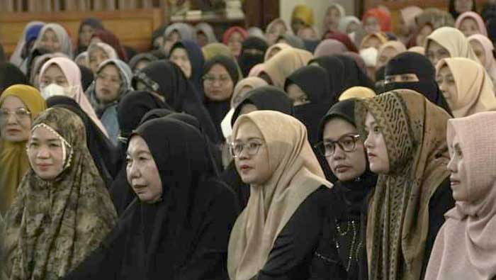 Kaum Muslimah Padati Islamic Center dengarkan tausiyah Ustazah Halimah Alaydrus
