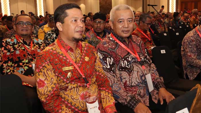 Bupati Malang, H M Sanusi (berambut putih) saat menghadiri undangan di Jakarta