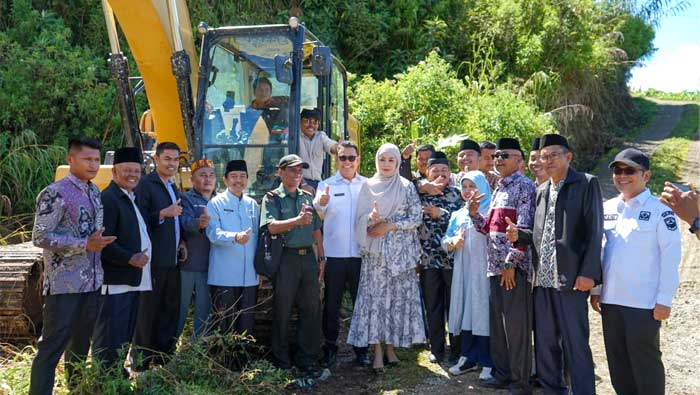 Bupati Solok Launching Excavator di Sungai Nanam