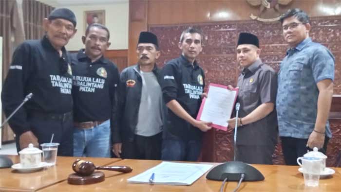 DPRD Bukittinggi Tandatangani Surat Dukungan Pengawalan Kasus ucapan walikota