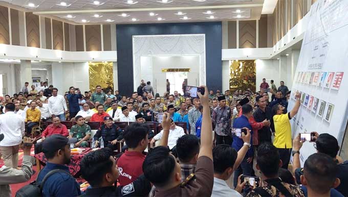 Forkopimda Kabupaten Dharmasraya Deklarasi Damai Pemilu 2024 1 Forkopimda Kabupaten Dharmasraya Deklarasi Damai Pemilu 2024