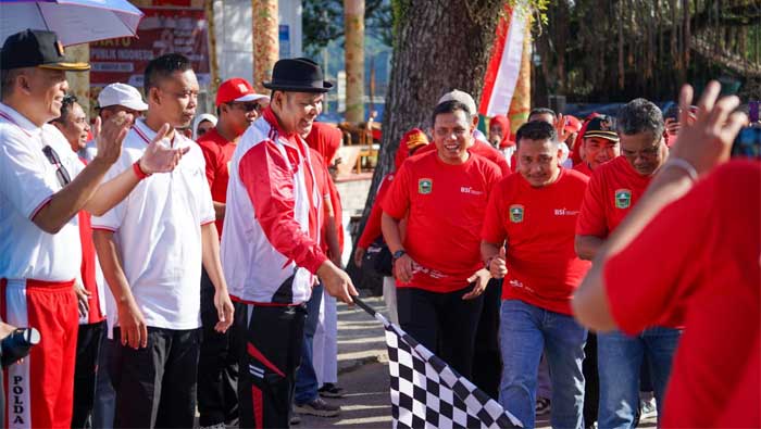 Bupati Solok lepas gerak jalan santai bersama