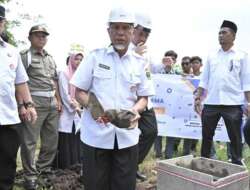 Gubernur Sumbar Letakkan Batu Pertama Pembangunan SMAN 17 Padang