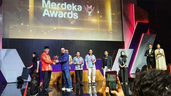 Gubernur Sumbar Terima Penghargaan Merdeka Award 2023