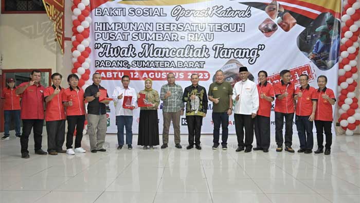 Gubernur Sumbar, Mahyeldi hadiri kegiatan bakti sosial pelayanan operasi katarak gratis bagi 100 orang di Padang