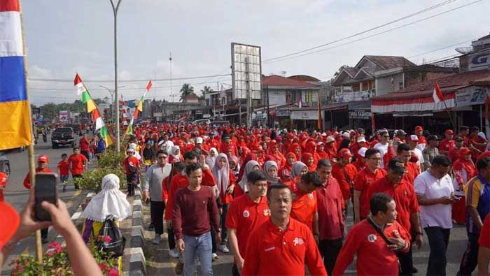 Ribuan Orang Ikuti Jalan Santai di Kecamatan Sungai Rumbai