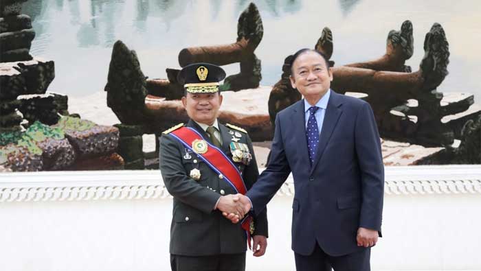 Kasad Terima Medali Kehormatan Negara Kamboja