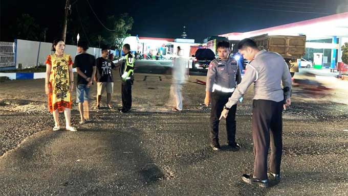 Kecelakaan Lalu Lintas di Jorong Lambau Pulau Punjung, Pengendara Sepeda Motor Meninggal, Anak Luka Ringan 1 Kecelakaan Lalu Lintas di Jalan Lintas Sumatera Jorong Lambau, Nagari Sungai Kambut, Kecamatan Pulau Punjung, Kabupaten Dharmasraya tepatnya depan SPBU Pulau Punjung