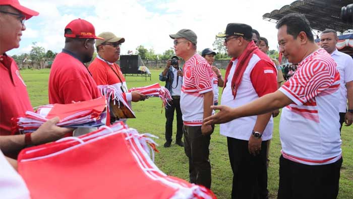 Sambut HUT ke-78 RI, Kemendagri Bagi-bagi 10 Juta Bendera di Kota Sorong 1 Kemendagri Bagi-bagi 10 Juta Bendera di Kota Sorong