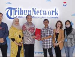Plt. Kepala Biro Humas Kemensos, Romal Uli Jaya Sinaga kunjungan media ke kantor Tribunnews.com di Palmerah