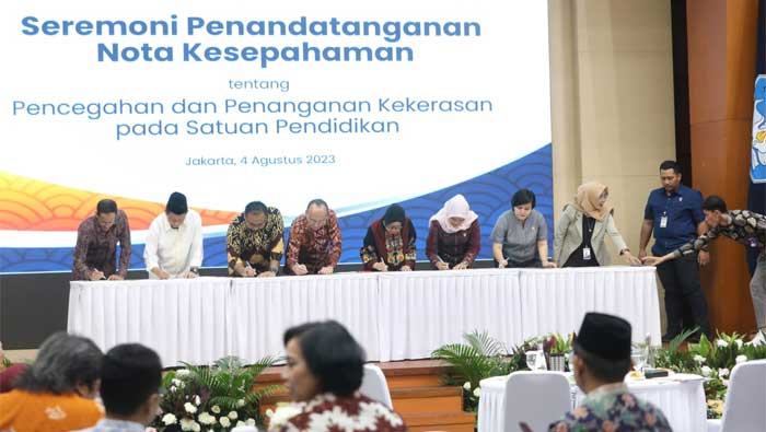 Kesepahaman Delapan Kementerian dan Lembaga Lindungi Anak dari Kekerasan, Mensos Sambut Baik 1 Penandatanganan Kesepahaman Delapan Kementerian dan Lembaga Lindungi Anak dari Kekerasan