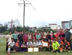 Pemko Bukittinggi Gelar Lomba Panjat Pinang dan Sepak Bola Sarung Antar Kecamatan, Ini Dia Pemenangnya