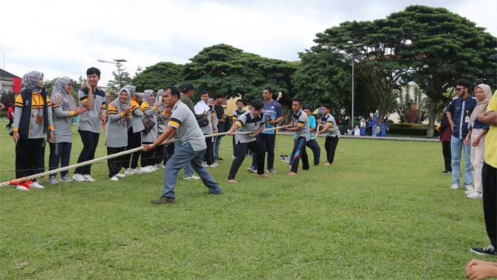 Lomba tarik tambang antar OPD Pemkab Agam