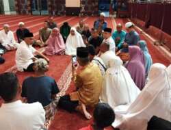 Temui Pengunjuk Rasa Warga Air Bangis Di Masjid Raya Sumbar, Mahyeldi Janjikan Keamanan Dan Keadilan