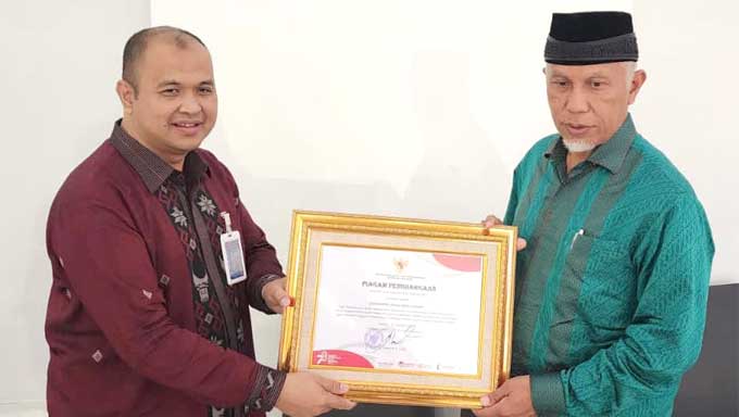 Gubernur Sumbar, Mahyeldi Terima Penghargaan dari Kemenkum HAM