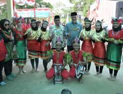 Disambut Tari Turu’ Kreasi, Mahyeldi Ajak Siswa-Siswi Mentawai Tampil di Istana Gubernur Sumbar
