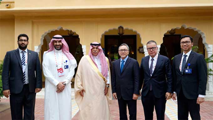 Mendag Zulhas Bahas Ekspor Indonesia ke Arab Saudi dengan Menteri Majid 1 Mendag Zulhas bersama Menteri Perdagangan Arab Saudi, Majid bin Abdullah Al-Qasabi