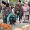 Gubernur Sumbar Letakkan Batu Pertama Pembangunan Mushalla Mukminin di Nagari Pakan Sinayan