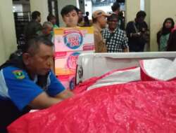Pemprov Distribusikan Bantuan Bagi Warga Ribuan Warga Air Bangis Di Masjid Raya Sumbar