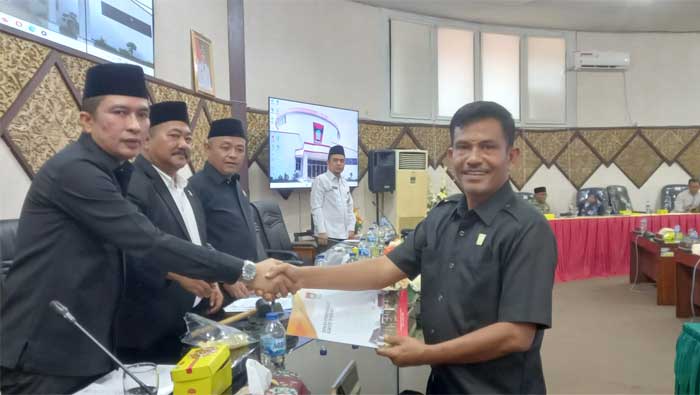 Fraksi-fraksi DPRD Kota Padang Sampaikan Pendapat Akhir terhadap Rancangan KUA-PPAS APBD 2024 1 Fraksi DPRD Kota Padang Sampaikan Pendapat Akhir terhadap Rancangan KUA-PPAS APBD 2024
