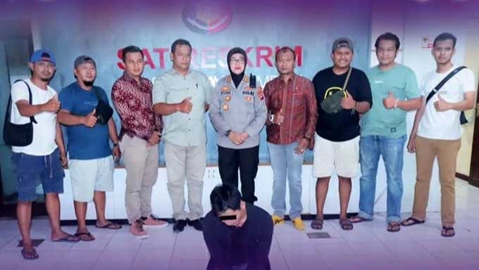 Kapolres Payakumbuh, AKBP. Wahyuni Sri Lestari didampingi Kasat Reskrim, AKP. Elvis Susilo, KBO Satreskrim, IPTU. Hendra Gunawan, Kanit Reskrim, IPDA. Zuyu Gianto saat menggelar Pres Relis di Mapolres Payakumbuh