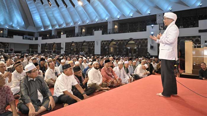 Subuh Mubarokah Bersama Aa Gym, Gubernur Sumbar Ajak Generasi Muda jadi Pribadi Berakhlakul Karimah