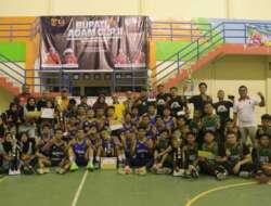 Tim Bola Basket SMAN 1 Koto Baru Dharmasraya dan SMAN 1 Ampek Angkek Juara Bupati Agam Cup II