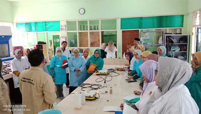 Tim Departemen Kimia Universitas Brawijaya Adakan Pelatihan untuk Pengajar SMK di Pasuruan
