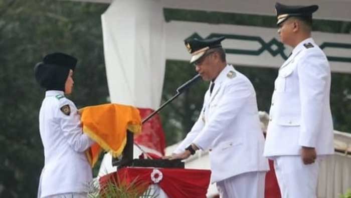 Wawako Bukittinggi Pimpin Upacara Penurunan Bendera Merah Putih HUT RI ke 78