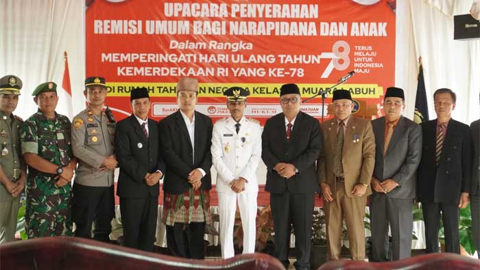HUT RI ke 78, 46 WBP Rutan Kelas IIB Muaralabuh Dapat Remisi Umum 1 Penyerahan remisi umum kepada WBP Rutan Kelas IIB Muaralabuh