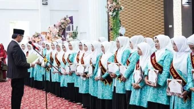 Wako Bukittinggi Wisuda 477 Peserta Sekolah Keluarga Lanjutan 1 Wako Bukittinggi Wisuda 477 Peserta Sekolah Keluarga Lanjutan