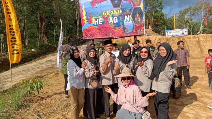Foto bersama mahasiswa KKN Unand di Nagari Panyakalan
